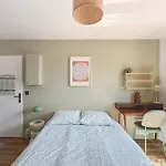 Charming 16M Studio In Paris 20 With Shared Terrace
