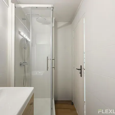 Appartamento Charming 16m In 20 With Shared Terrace Parigi